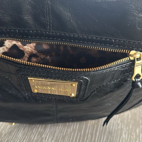 Gianni Bini Hobo Purse Black Faux Leather Gold-Tone Handbag Magnetic Closure EUC - Picture 14 of 14